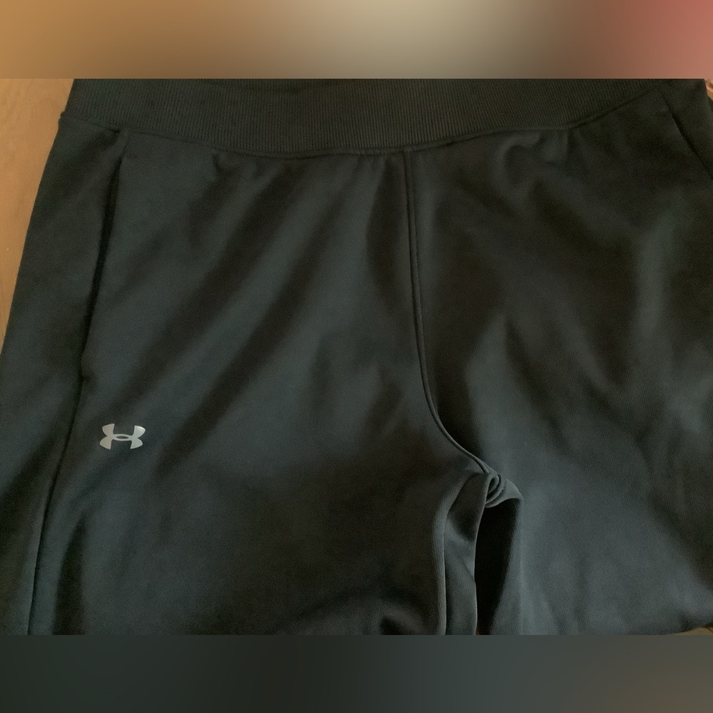 Under Armored Ladeis black sweatpants EUC